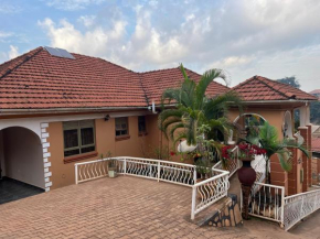 Kitenji Holiday Home
